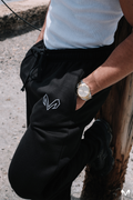 SWEATPANT — SIEMPRE CON HOODIE PUESTO AUNQUE NO HAGA FRÍO.