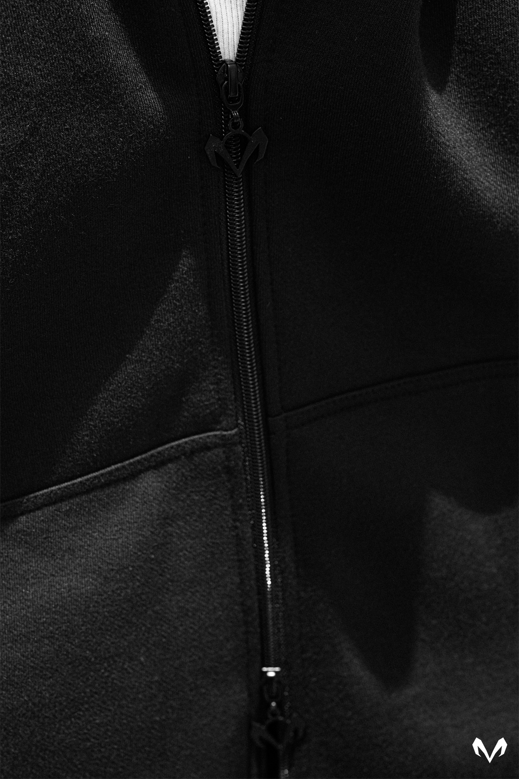 HOODIE — SIEMPRE CON HOODIE PUESTO AUNQUE NO HAGA FRÍO