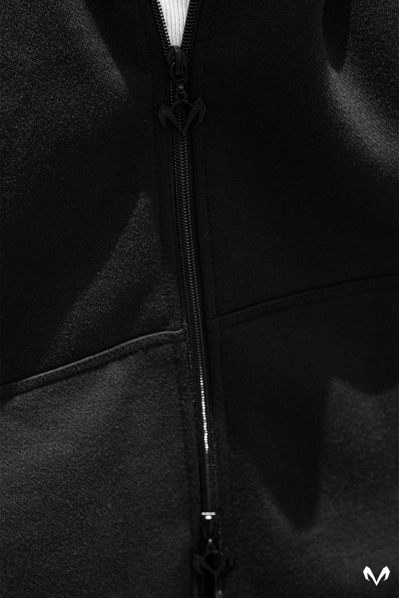 HOODIE — SIEMPRE CON HOODIE PUESTO AUNQUE NO HAGA FRÍO