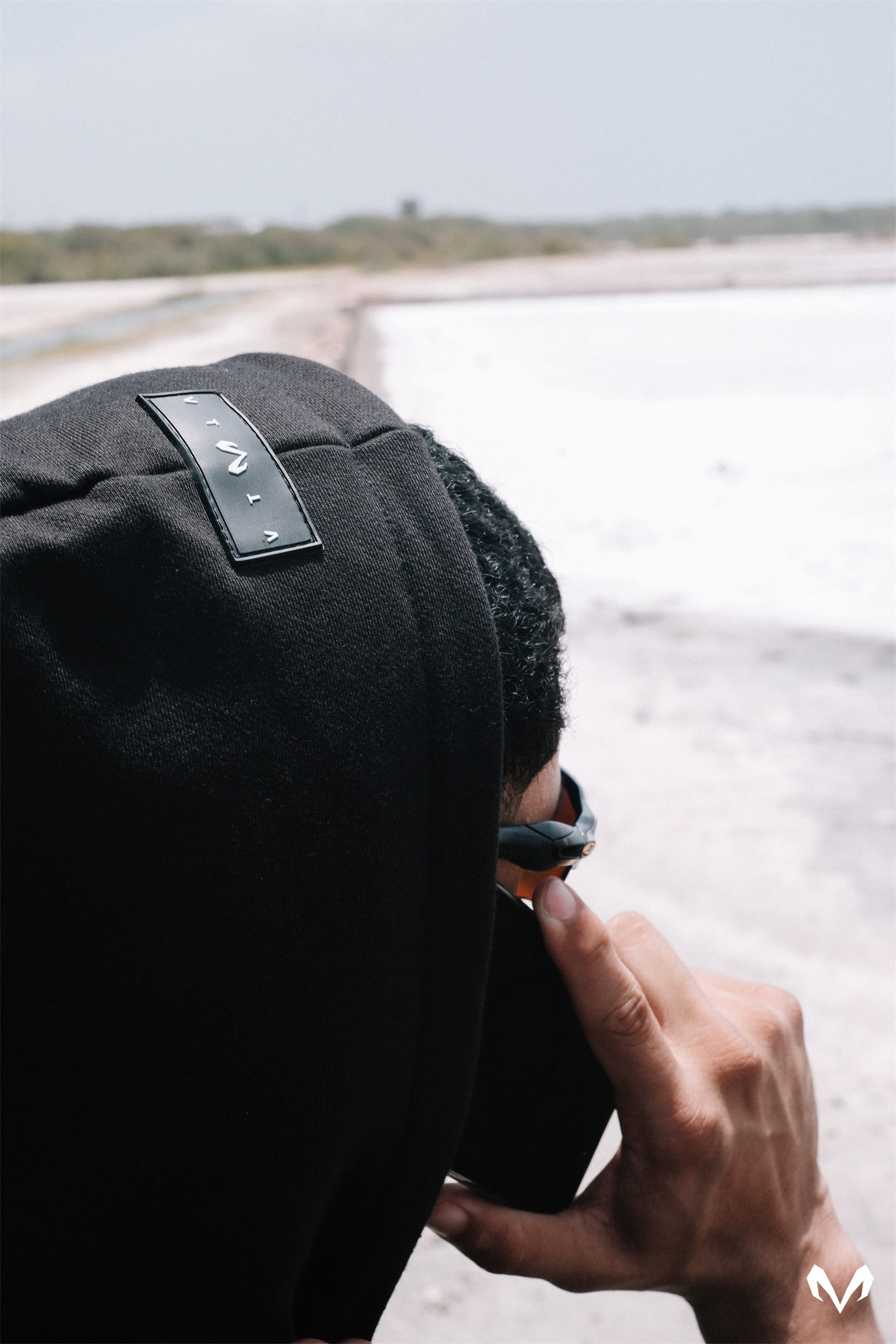 HOODIE — SIEMPRE CON HOODIE PUESTO AUNQUE NO HAGA FRÍO
